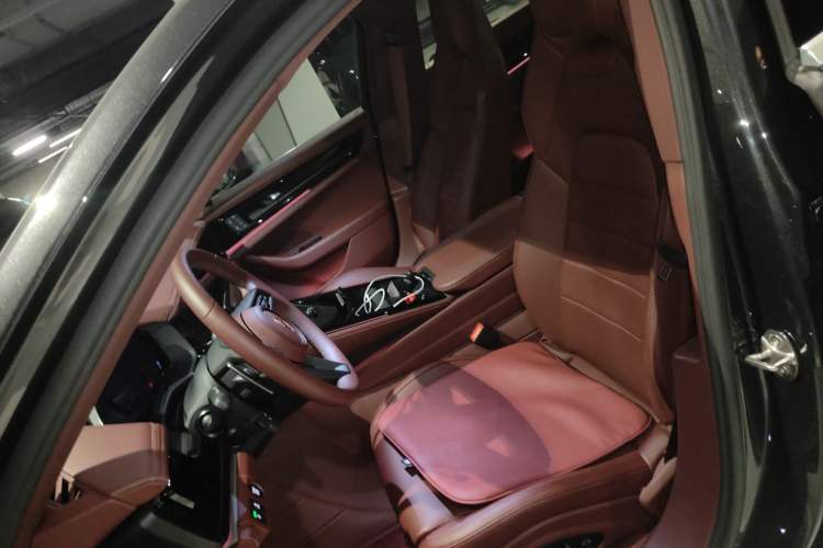 Used Porsche Panamera 2024 Panamera 4 Executive Long Wheelbase 2.9T Left Front Seat
