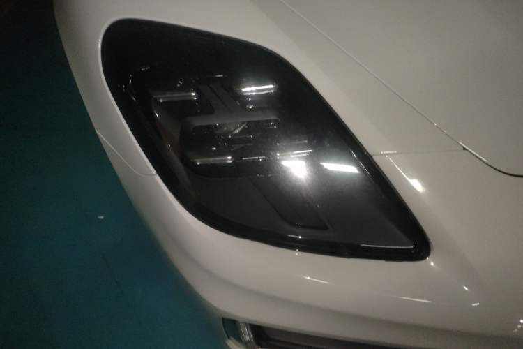 Used Porsche Panamera 2024 Panamera 4 Executive Long Wheelbase 2.9T Right Front Headlight