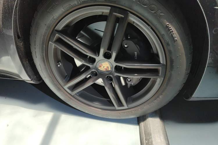 Used Porsche Panamera 2024 Panamera 2.9T Right Front Wheel Hub