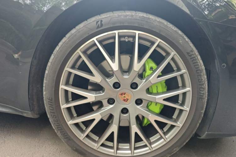 Used Porsche Panamera 2024 Panamera 4 Executive Long Wheelbase 2.9T Right Front Wheel Hub
