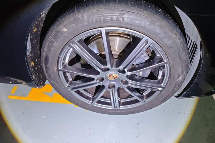 Used Porsche Panamera 2024 Panamera Executive Long Wheelbase 2.9T Right Front Wheel Hub