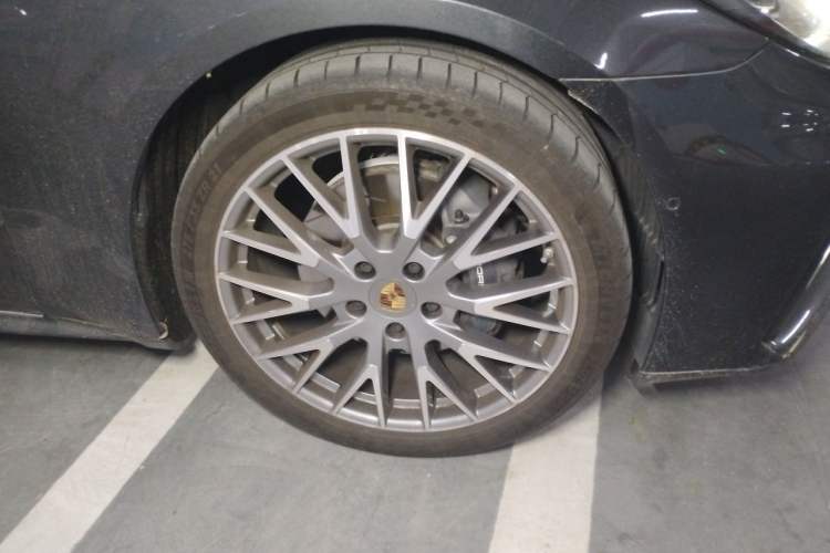 Used Porsche Panamera 2024 Panamera 4 Executive Long Wheelbase 2.9T Right Front Wheel Hub