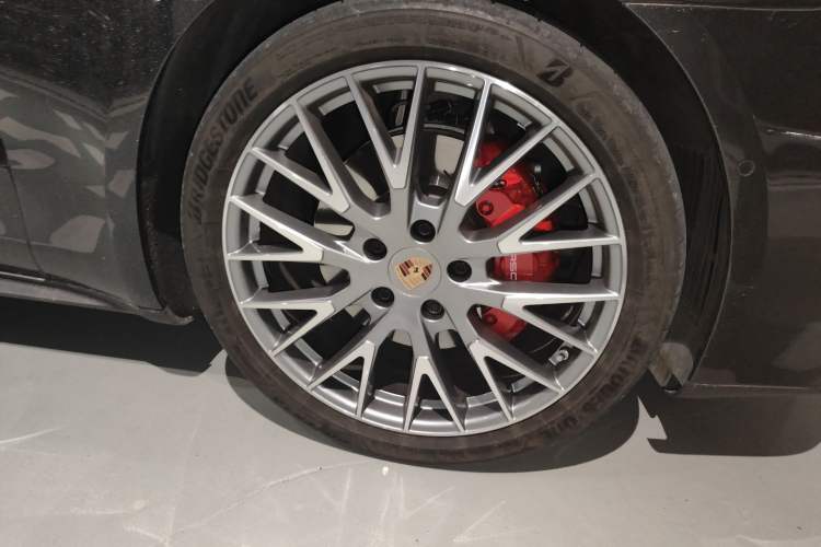 Used Porsche Panamera 2024 Panamera 4 Executive Long Wheelbase 2.9T Right Front Wheel Hub