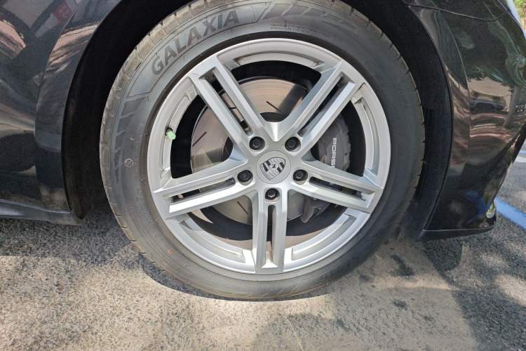 Used Porsche Panamera 2024 Panamera 2.9T Right Front Wheel Hub