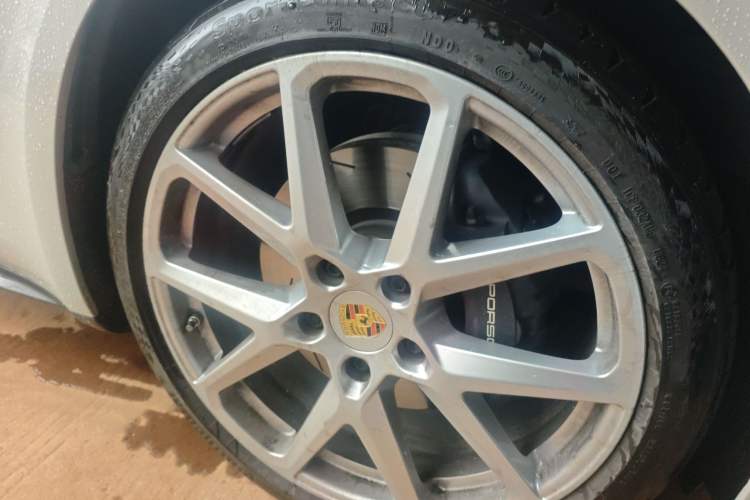 Used Porsche Panamera 2024 Panamera Executive Long Wheelbase 2.9T Right Front Wheel Hub
