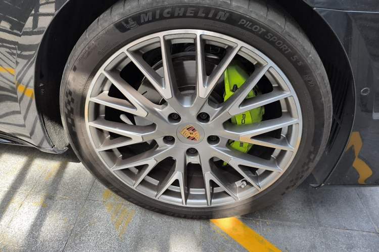 Used Porsche Panamera 2024 Panamera 2.9T Right Front Wheel Hub