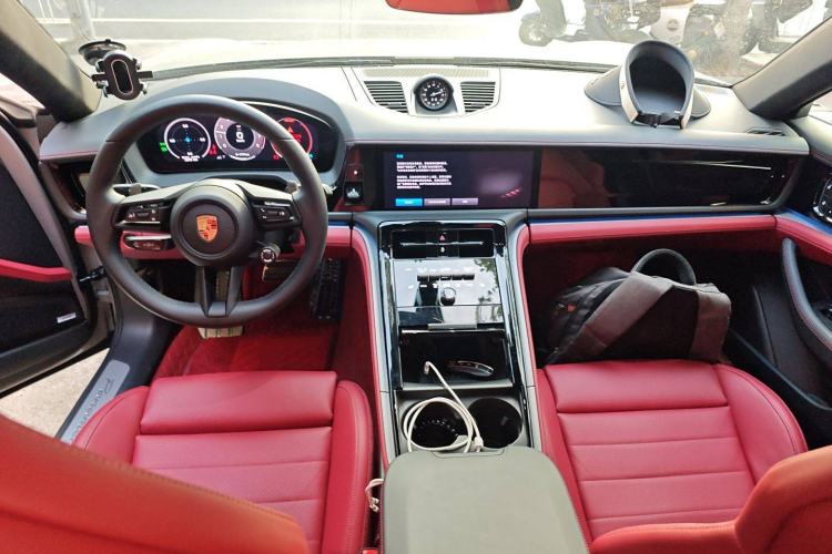 Used Porsche Panamera 2024 Panamera 4 Executive Long Wheelbase 2.9T Center Console