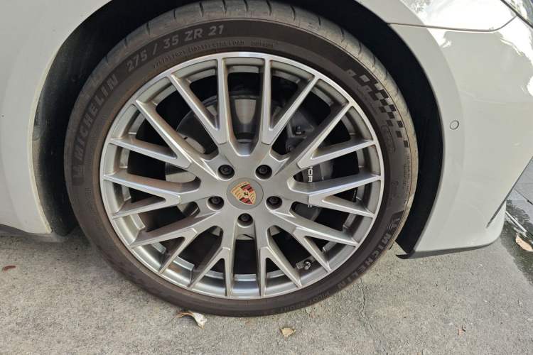Used Porsche Panamera 2024 Panamera 4 Executive Long Wheelbase 2.9T Right Front Wheel Hub
