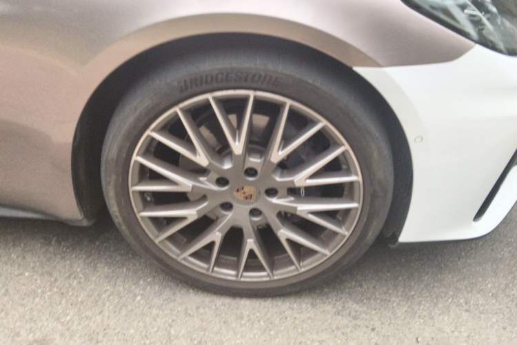 Used Porsche Panamera 2024 Panamera Executive Long Wheelbase 2.9T Right Front Wheel Hub