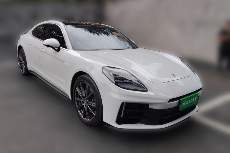 Used Porsche Panamera 2024 Panamera 2.9T Front Right 45 Deg