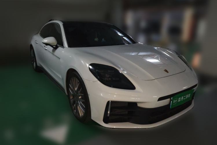 Used Porsche Panamera 2024 Panamera 2.9T Front Right 45 Deg