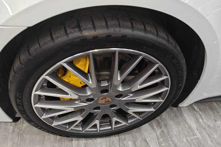 Used Porsche Panamera 2024 Panamera 2.9T Left Front Wheel Hub