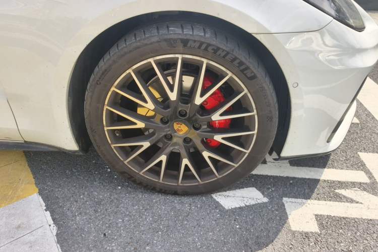 Used Porsche Panamera 2024 Panamera 4 Executive Long Wheelbase 2.9T Right Front Wheel Hub