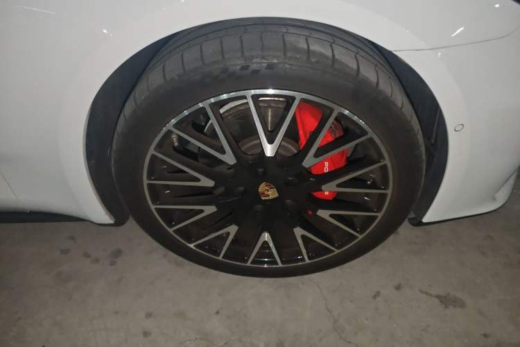 Used Porsche Panamera 2024 Panamera Executive Long Wheelbase 2.9T Right Front Wheel Hub