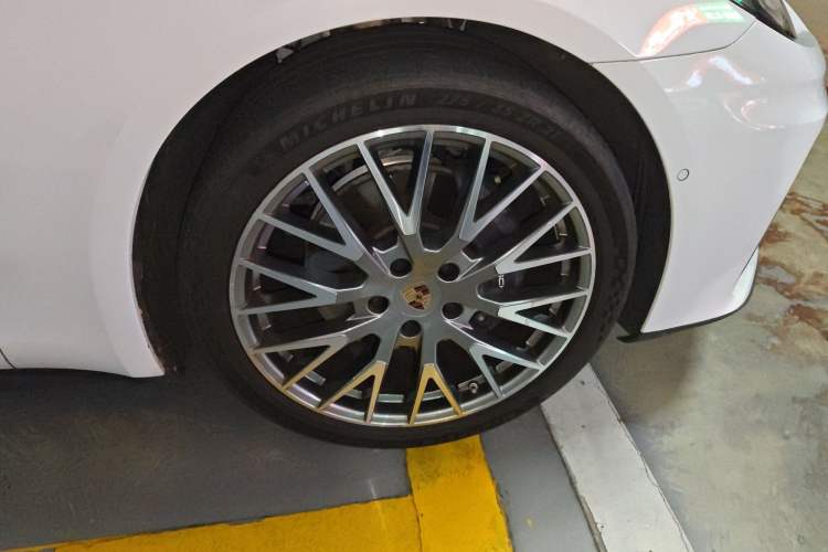 Used Porsche Panamera 2024 Panamera 2.9T Right Front Wheel Hub