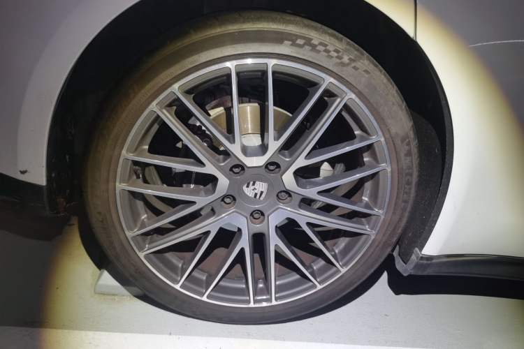 Used Porsche Panamera 2024 Panamera Executive Long Wheelbase 2.9T Right Front Wheel Hub