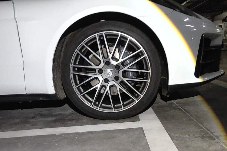 Used Porsche Panamera 2024 Panamera 2.9T Right Front Wheel Hub