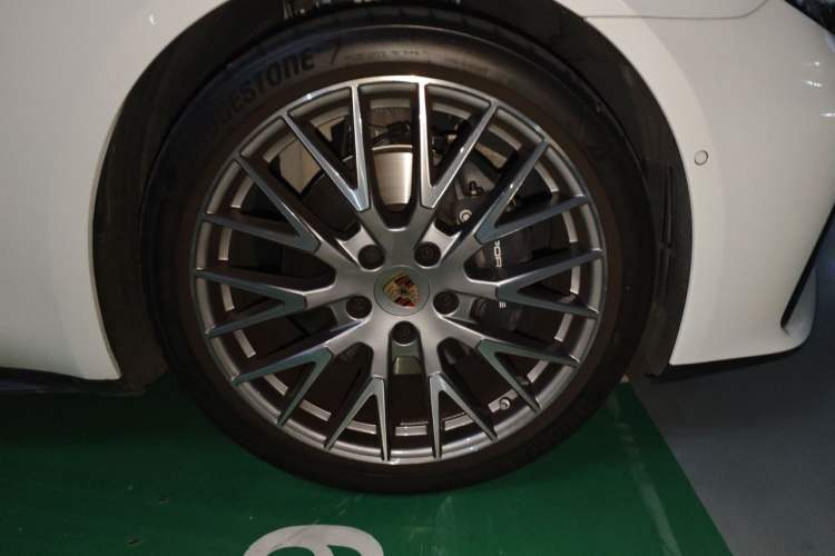Used Porsche Panamera 2024 Panamera 2.9T Right Front Wheel Hub