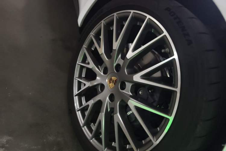 Used Porsche Panamera 2024 Panamera 2.9T Right Front Wheel Hub