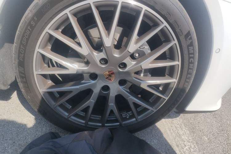 Used Porsche Panamera 2024 Panamera Executive Long Wheelbase 2.9T Right Front Wheel Hub