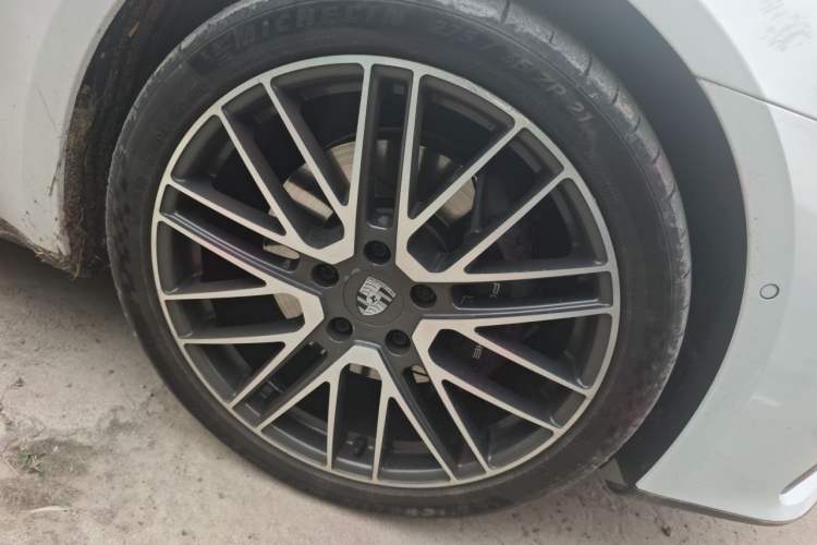 Used Porsche Panamera 2024 Panamera Executive Long Wheelbase 2.9T Right Front Wheel Hub