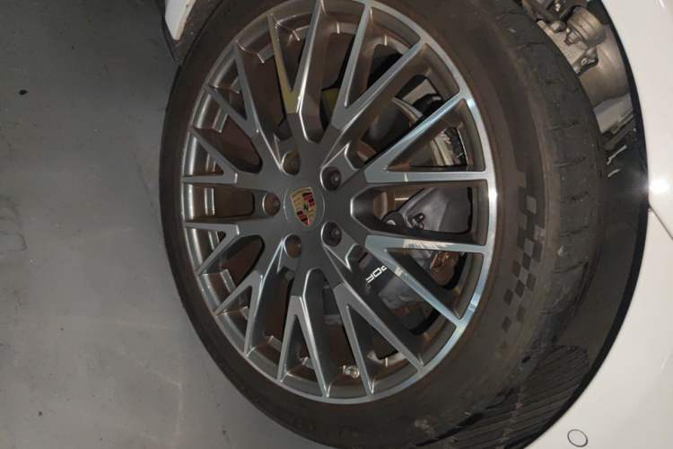 Used Porsche Panamera 2024 Panamera 2.9T Right Front Wheel Hub