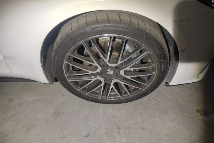 Used Porsche Panamera 2024 Panamera Executive Long Wheelbase 2.9T Right Front Wheel Hub