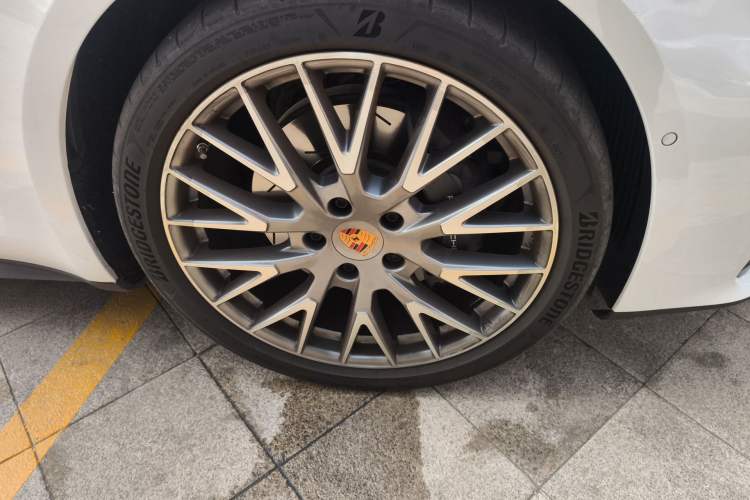 Used Porsche Panamera 2024 Panamera 4 Executive Long Wheelbase 2.9T Right Front Wheel Hub