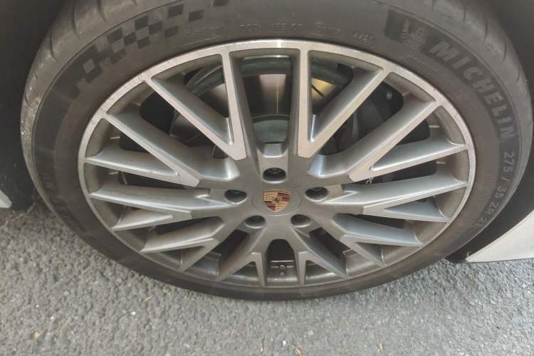 Used Porsche Panamera 2026 Model Panamera Enjoyment Edition 2.9T Right Front Wheel Hub