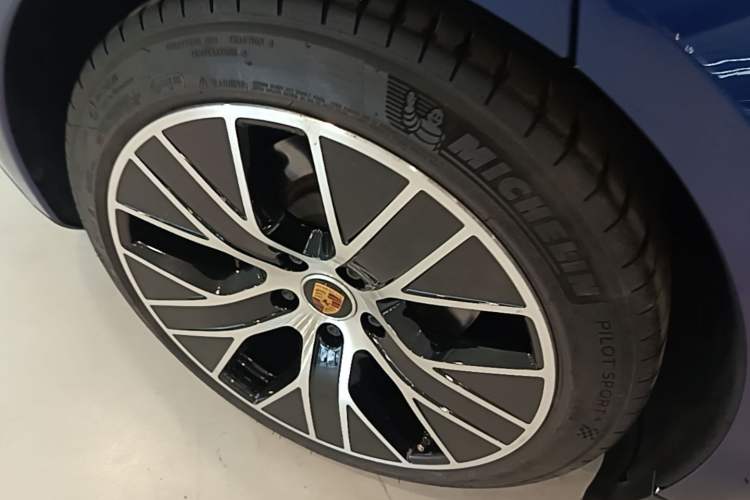 Used Porsche Taycan 2020 Taycan Right Rear Wheel Hub