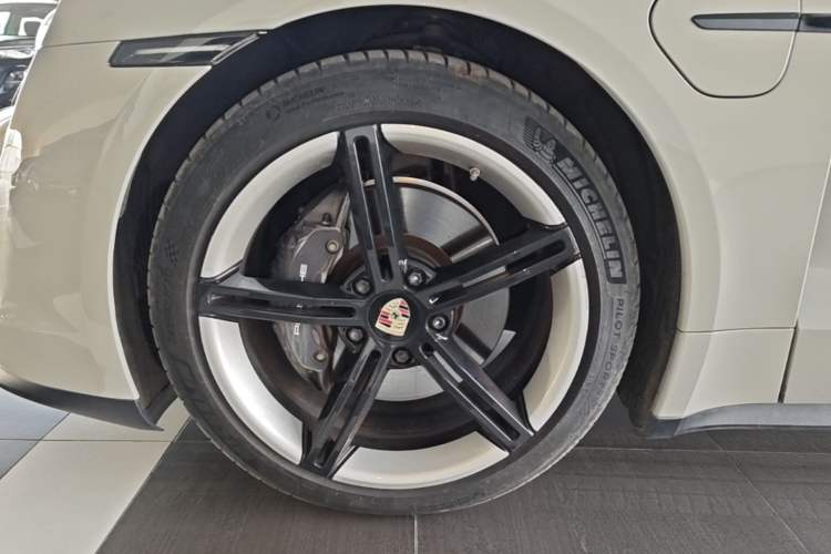 Used Porsche Taycan 2020 Taycan Left Front Wheel Hub