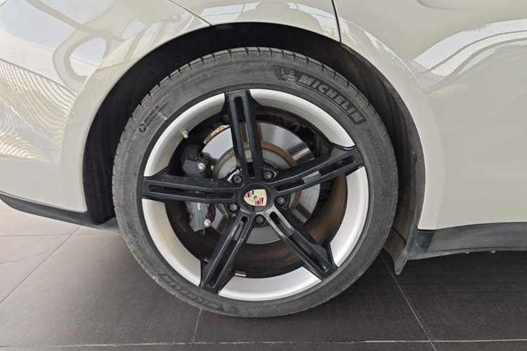 Used Porsche Taycan 2020 Taycan Right Rear Wheel Hub