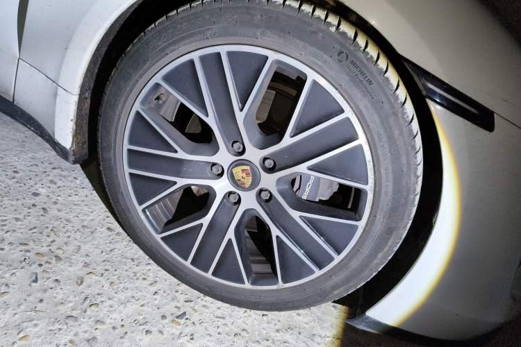 Used Porsche Taycan 2020 Taycan Right Front Wheel Hub