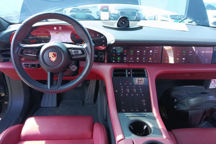 Used Porsche Taycan 2022-Year Updated Taycan Center Console