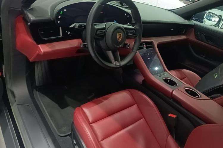 Used Porsche Taycan 2022-Year Updated Taycan Center Console