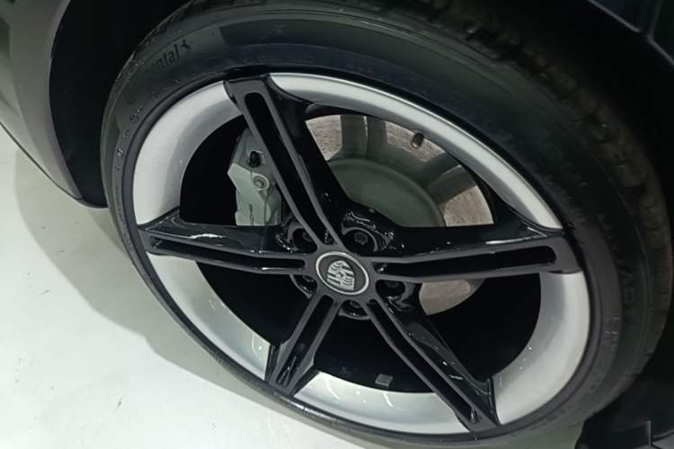 Used Porsche Taycan 2022-Year Updated Taycan Right Rear Wheel Hub
