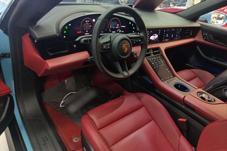 Used Porsche Taycan 2022-Year Updated Taycan Center Console