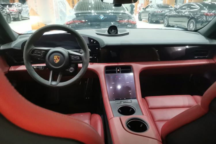 Used Porsche Taycan 2022-Year Updated Taycan Center Console