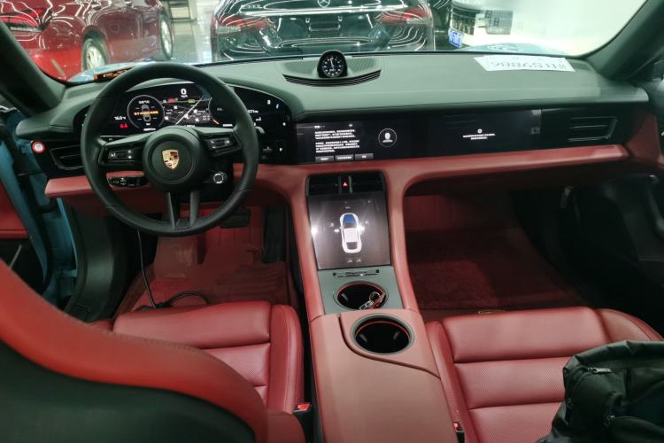 Used Porsche Taycan 2022-Year Updated Taycan Center Console