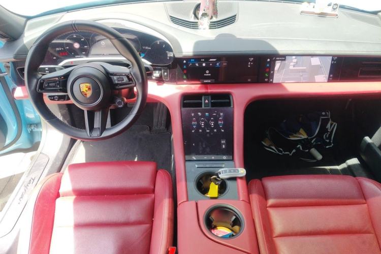 Used Porsche Taycan 2022-Year Updated Taycan Center Console