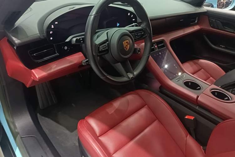 Used Porsche Taycan 2022-Year Updated Taycan Center Console