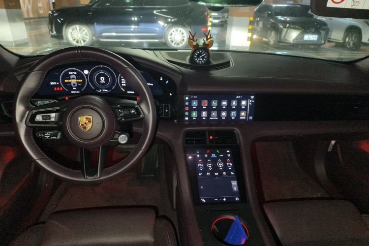 Used Porsche Taycan 2022-Year Updated Taycan Center Console