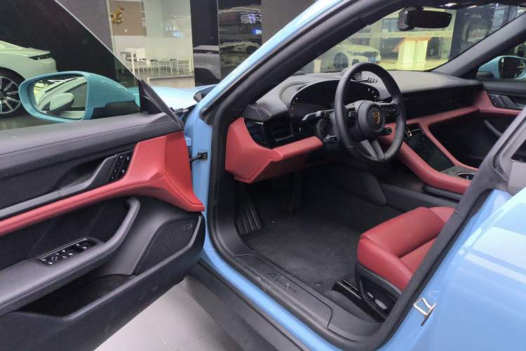 Used Porsche Taycan 2022-Year Updated Taycan Driver Seat