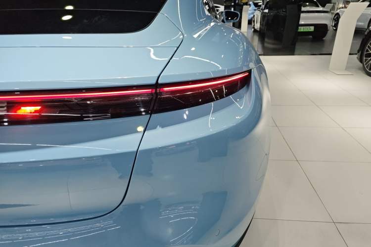 Used Porsche Taycan 2022-Year Updated Taycan Exterior 6