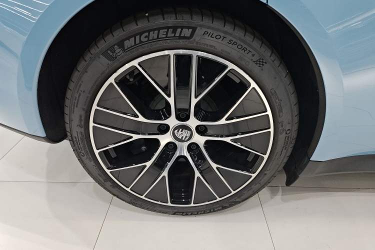 Used Porsche Taycan 2022-Year Updated Taycan Exterior 8