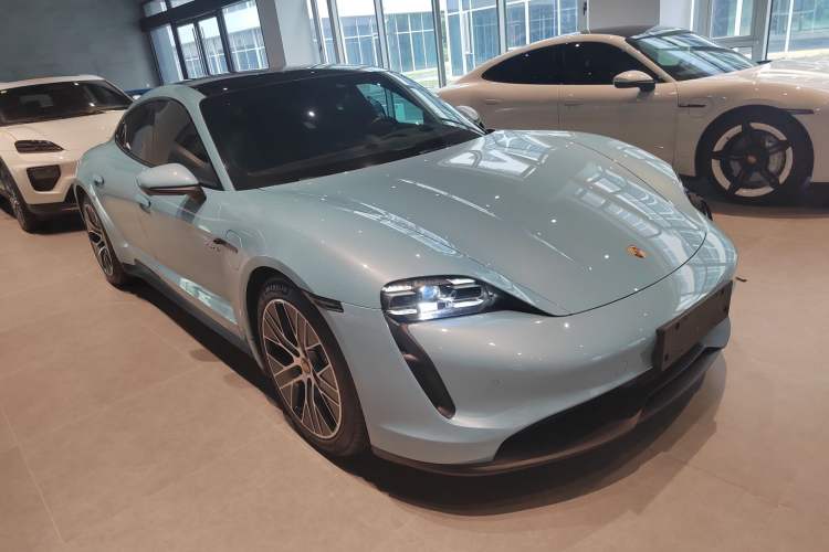 Used Porsche Taycan 2022 Taycan Front Right 45 Deg
