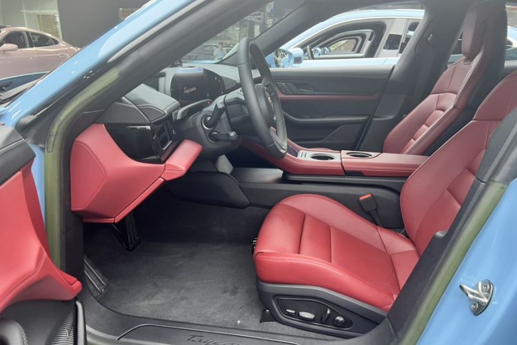 Used Porsche Taycan 2022-Year Updated Taycan Interior 12