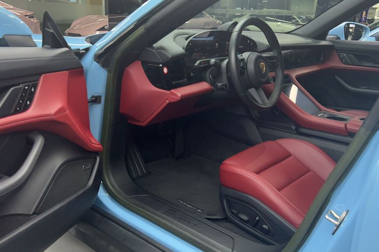 Used Porsche Taycan 2022-Year Updated Taycan Interior 2
