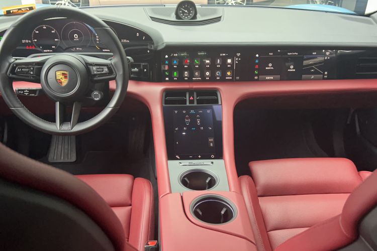Used Porsche Taycan 2022-Year Updated Taycan Interior 3