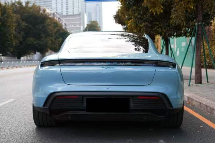 Used Porsche Taycan 2022-Year Updated Taycan Interior 3
